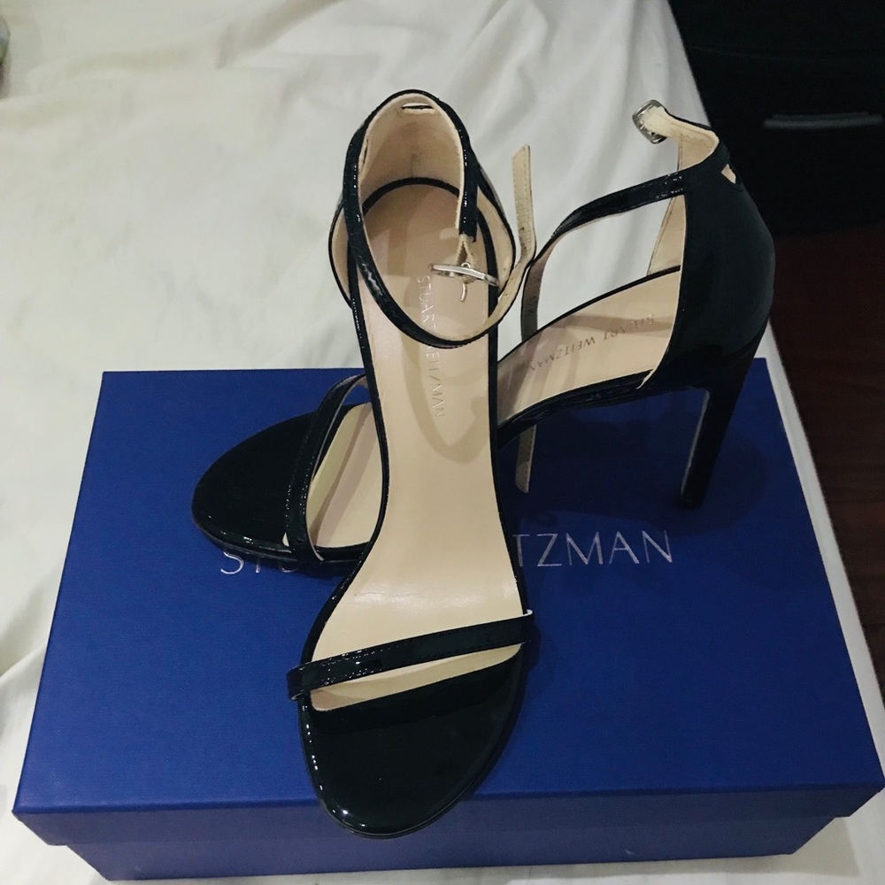 NUDISTSONG HEELS BLACK PATENT. FIT size 6 and 5.5